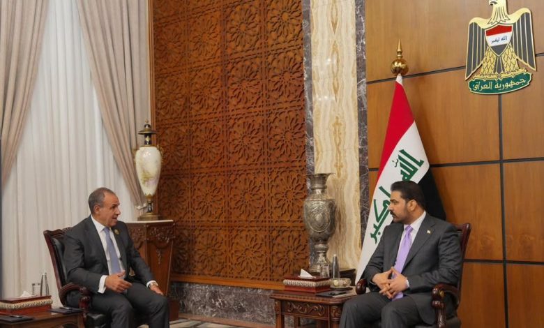 وزير الخارجية يلتقي رئيس الوزراء العراقي.. ويؤكد على أهمية تعزيز الشراكة الثنائية
