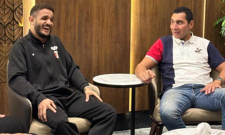 وزير الشباب والرياضة يستقبل بطل العالم مصطفى حسين بمطار القاهرة عقب تتويجه بذهبية المصارعة الرومانية