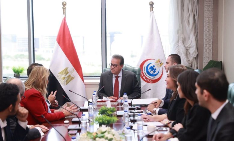 وزير الصحة يبحث مع رئيس اتحاد المستشفيات العربية سبل تعزيز التعاون وتطوير الخدمات الصحية