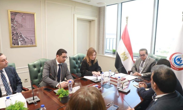 وزير الصحة يبحث مع وفد الأمانة العامة لجامعة الدول العربية سبل تعزيز التعاون الصحي العربي المشترك