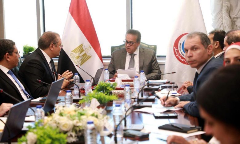 وزير الصحة يعقد اجتماعًا لمتابعة التقرير السنوي للهيئة العامة للاعتماد والرقابة الصحية عن العام المالي 2025/2026
