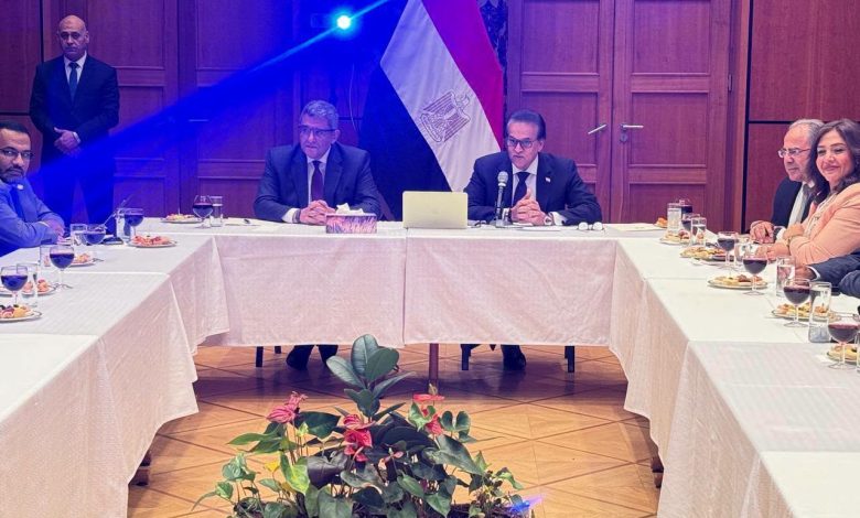 وزير الصحة يلتقي نخبة من الكوادر الطبية المصرية بألمانيا على هامش قمة الصحة العالمية في برلين