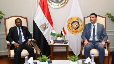 وزير الصناعة يبحث مع سفير كوت ديفوار لدى مصر سبل تعزيز التعاون الصناعي بين البلدين وزيادة الاستثمارات الصناعية المشتركة