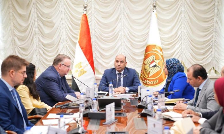 وزير العمل يعقد اجتماعًا مع وفد العمل الدولية وسينرجيز للاطلاع على مستجدات إعداد الخطة التنفيذية للاستراتيجية الوطنية للتشغيل ..