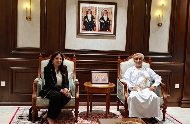 وزيرة الإسكان تلتقي رئيس بلدية مسقط لبحث تبادل الخبرات في مجالات التخطيط والتطوير العمراني والاستثمار